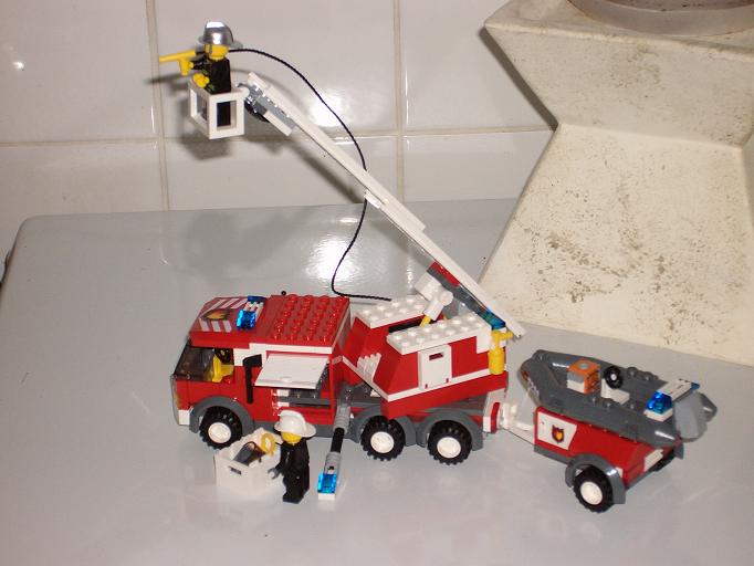 set-7239-fire-truck-004.jpg
