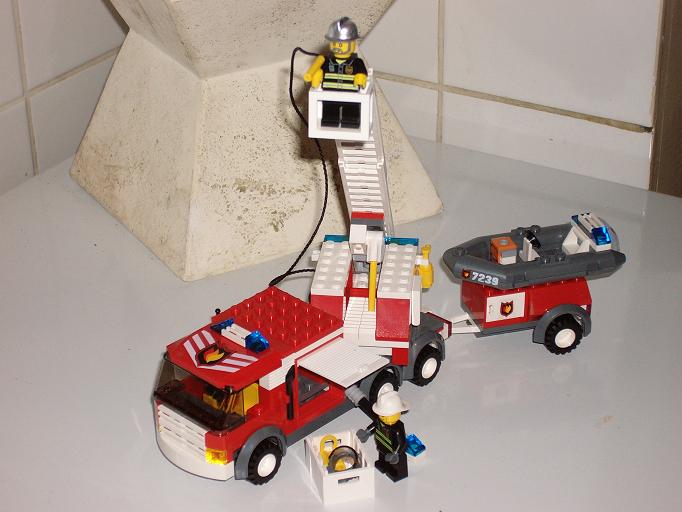 set-7239-fire-truck-005.jpg