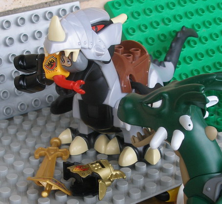man_duplo_castle_dragons.jpg