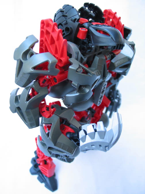 makuta_5_pose.jpg