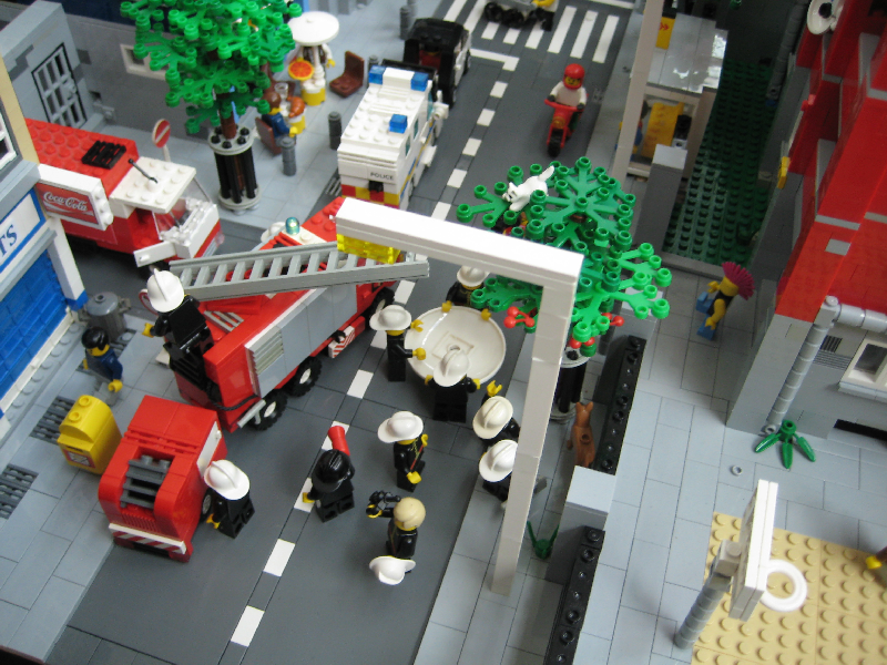 lego-dublin-exhibit-minifig-times-09.png