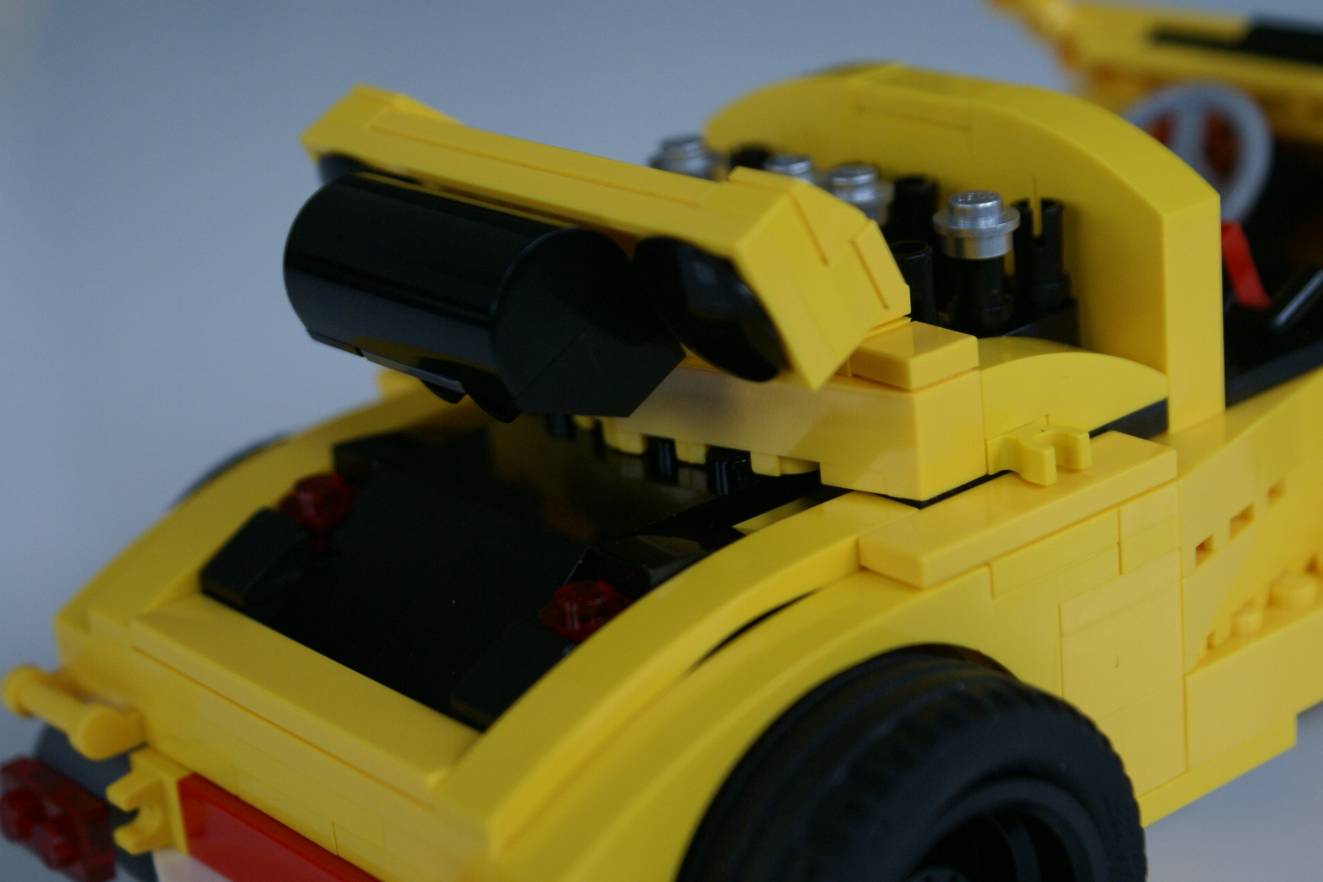 lego_8143_moc_hotrod_06.jpg
