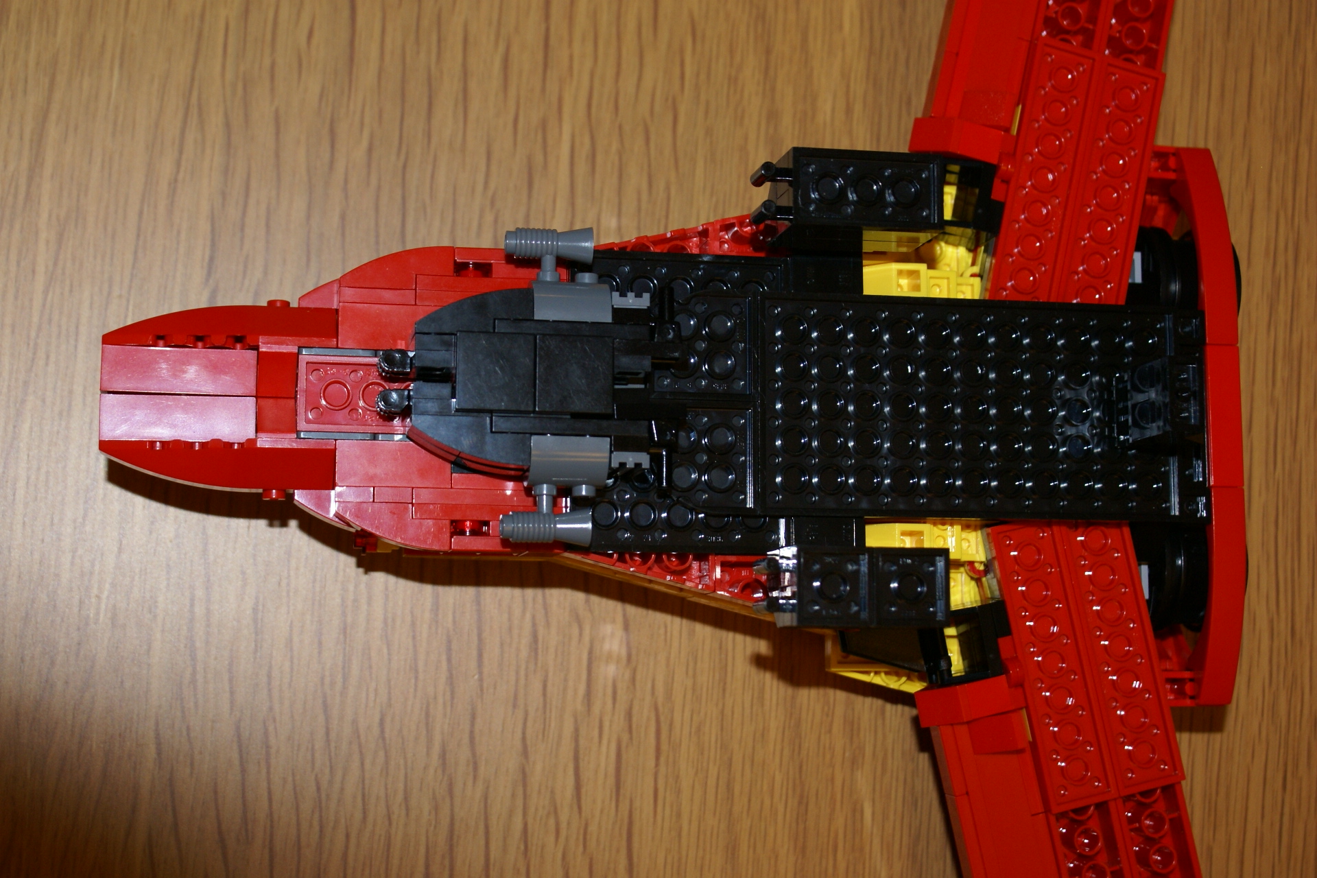 8143_moc_spaceship_03.jpg