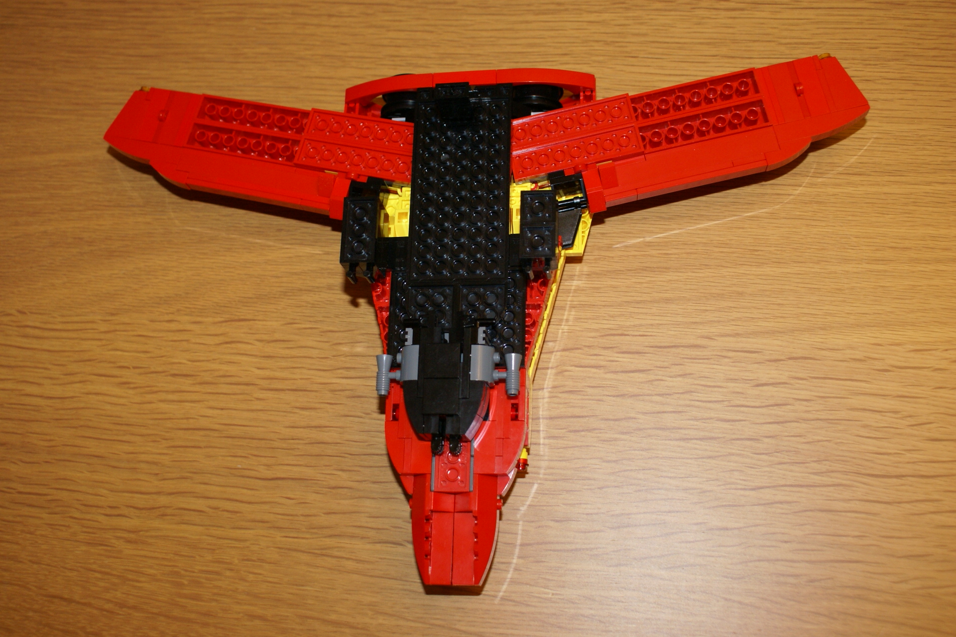 8143_moc_spaceship_04.jpg