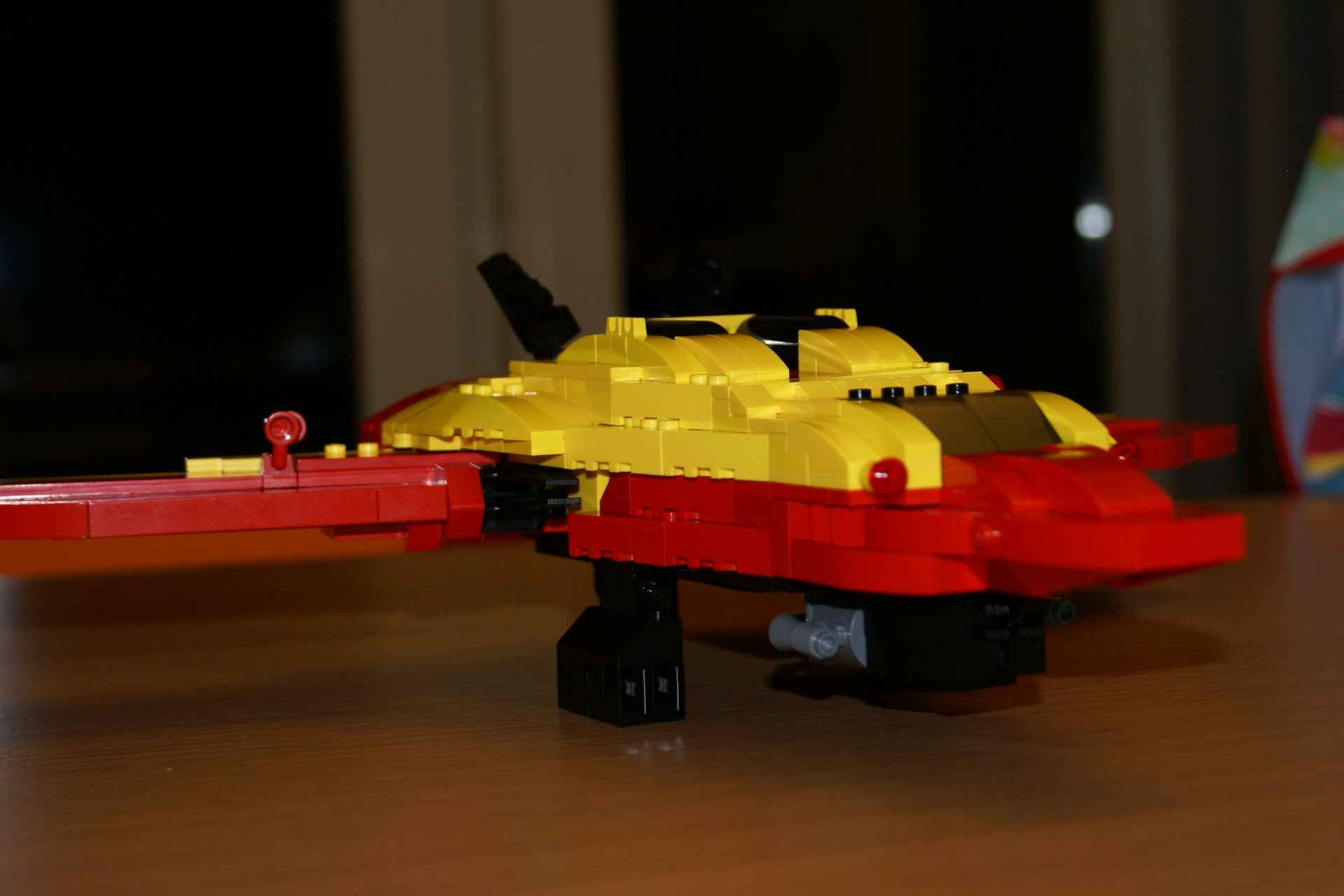 8143_moc_spaceship_05.jpg