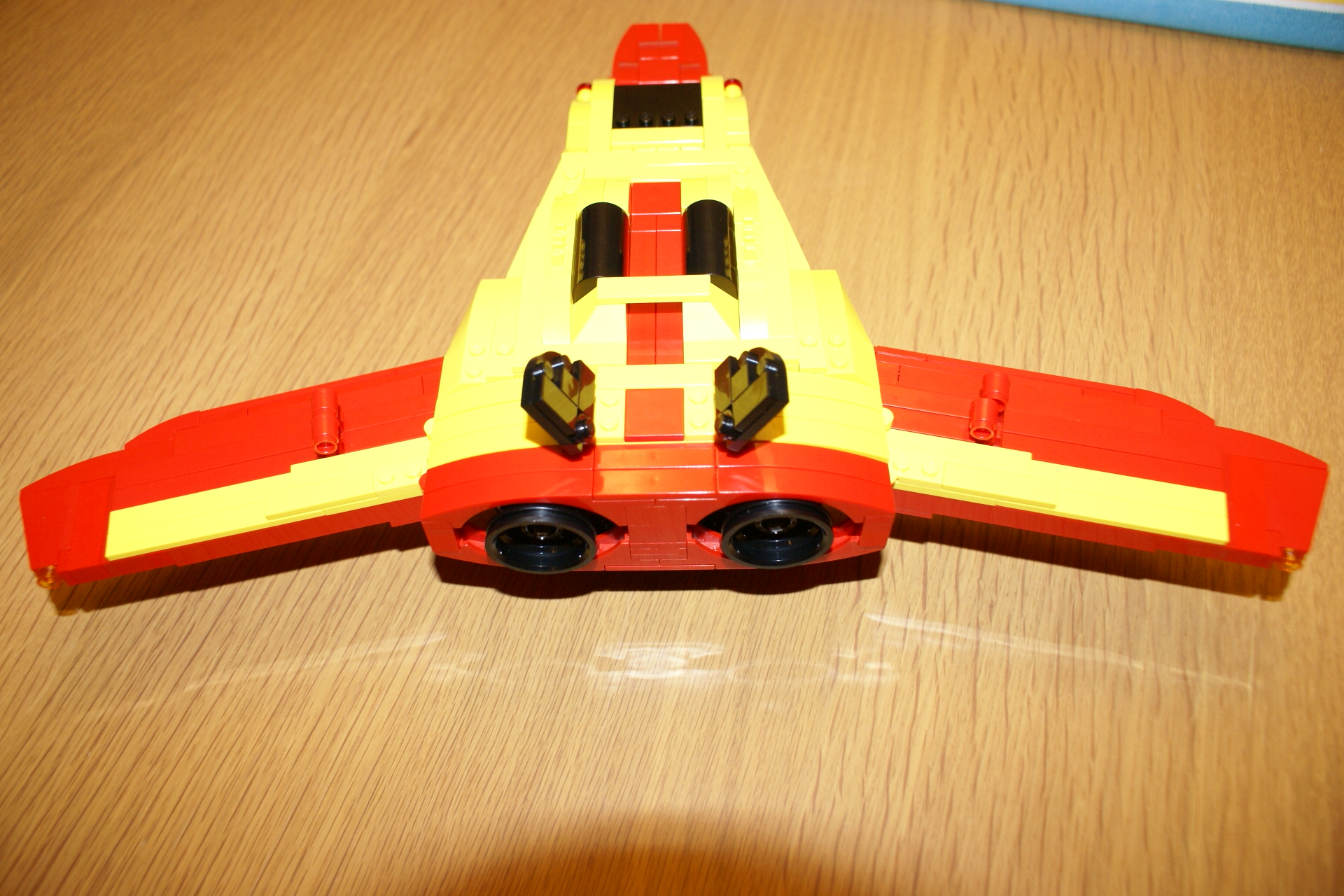8143_moc_spaceship_10.jpg