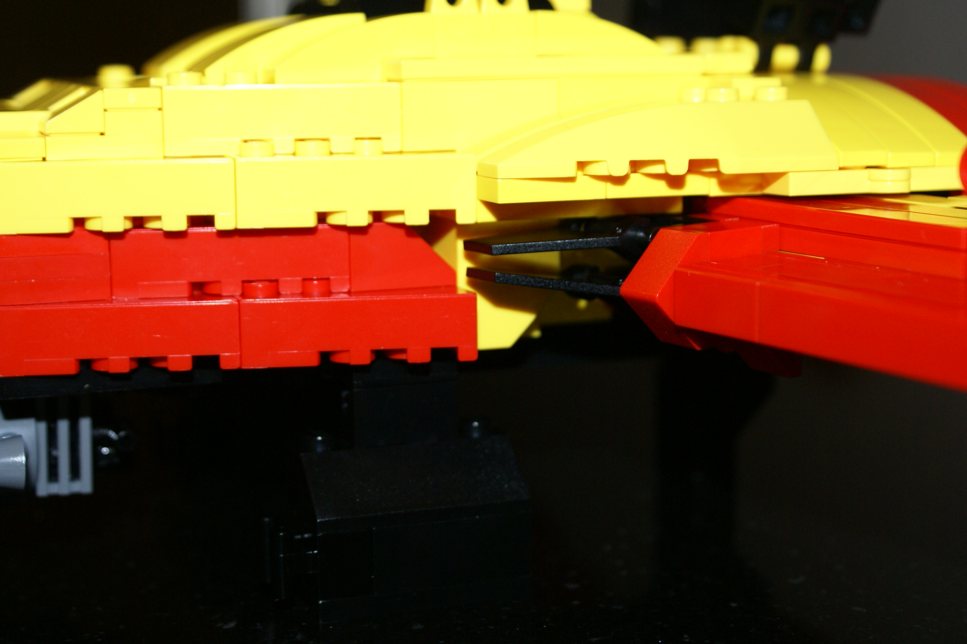8143_moc_spaceship_16.jpg