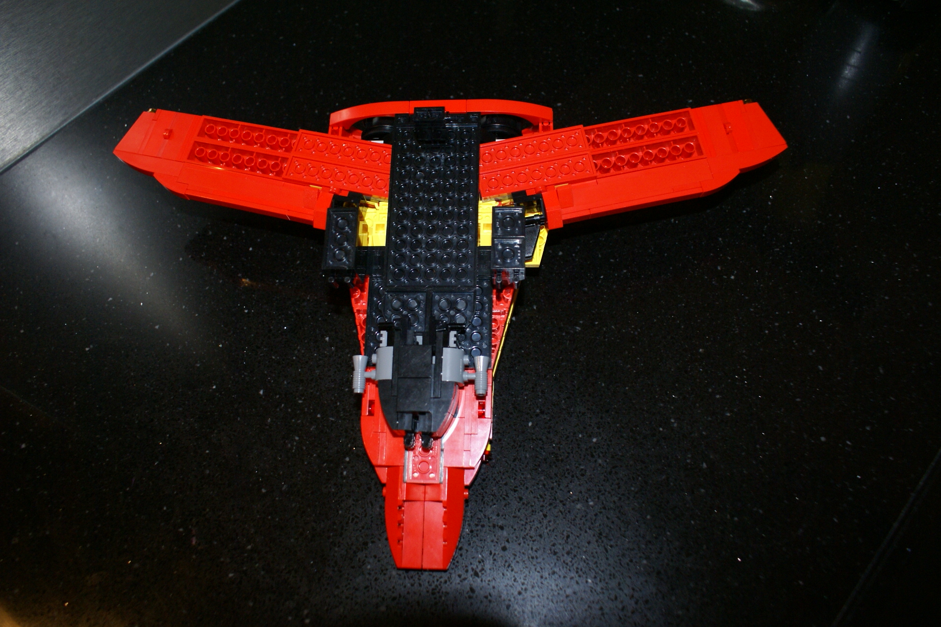 8143_moc_spaceship_20.jpg