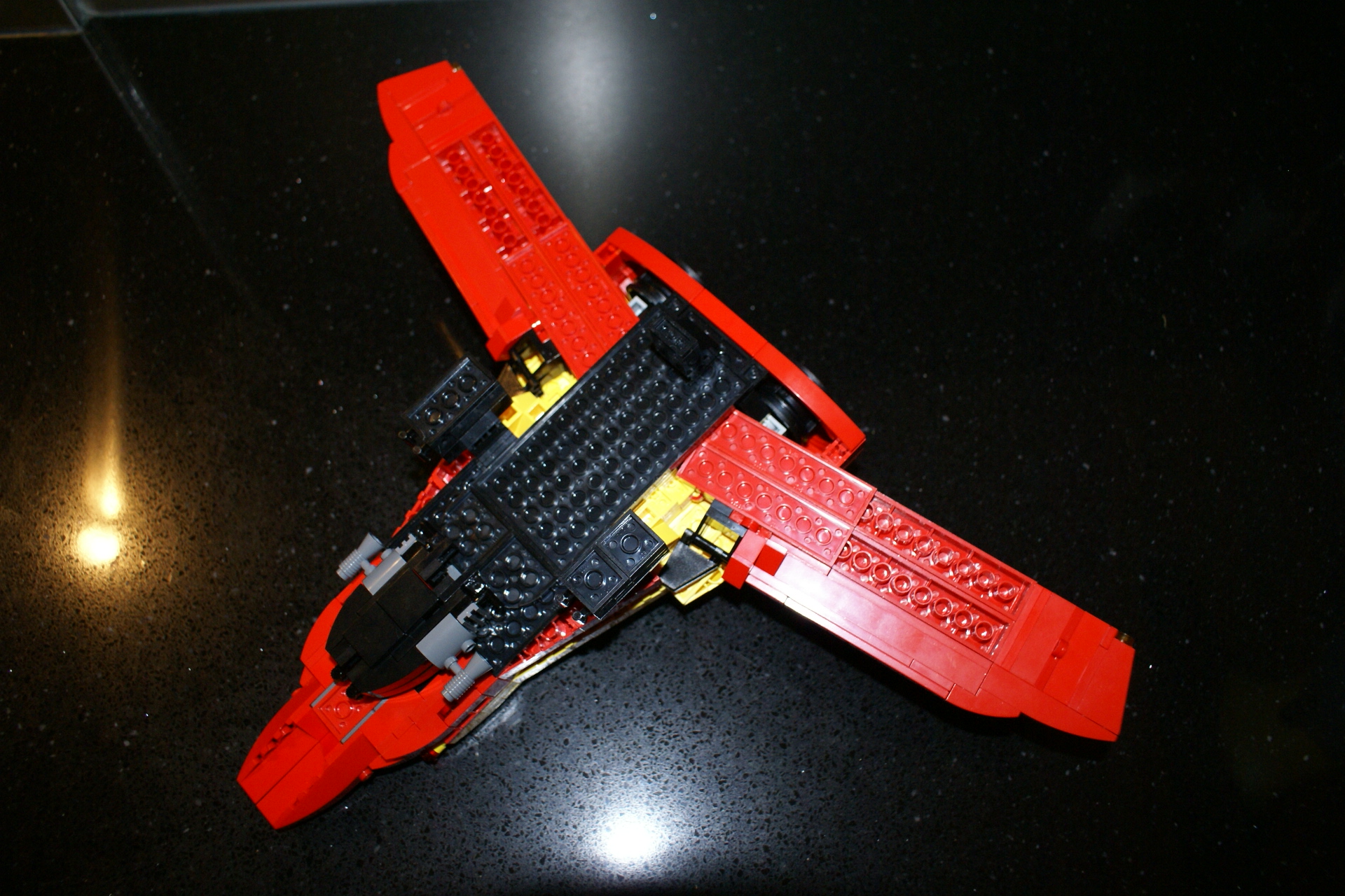 8143_moc_spaceship_21.jpg
