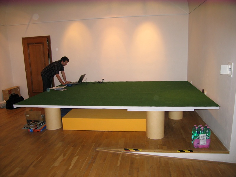 0_train_table_3_5_x_2_5_m.jpg