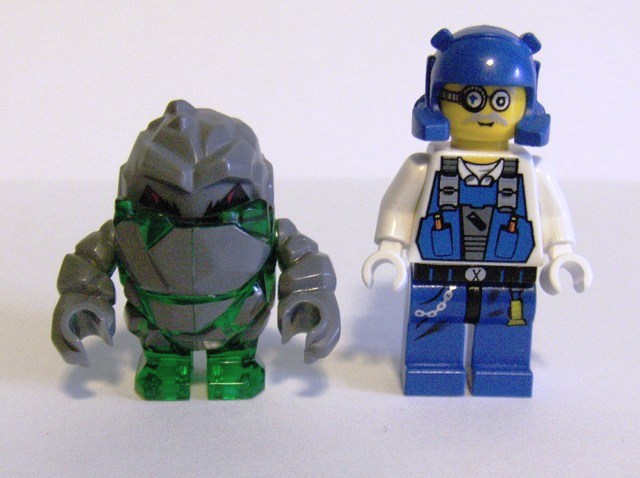 8957_minifigs12.jpg