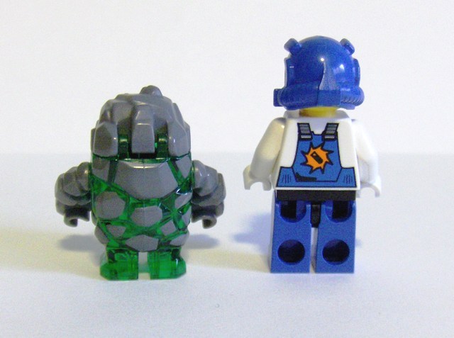 8957_minifigs32.jpg