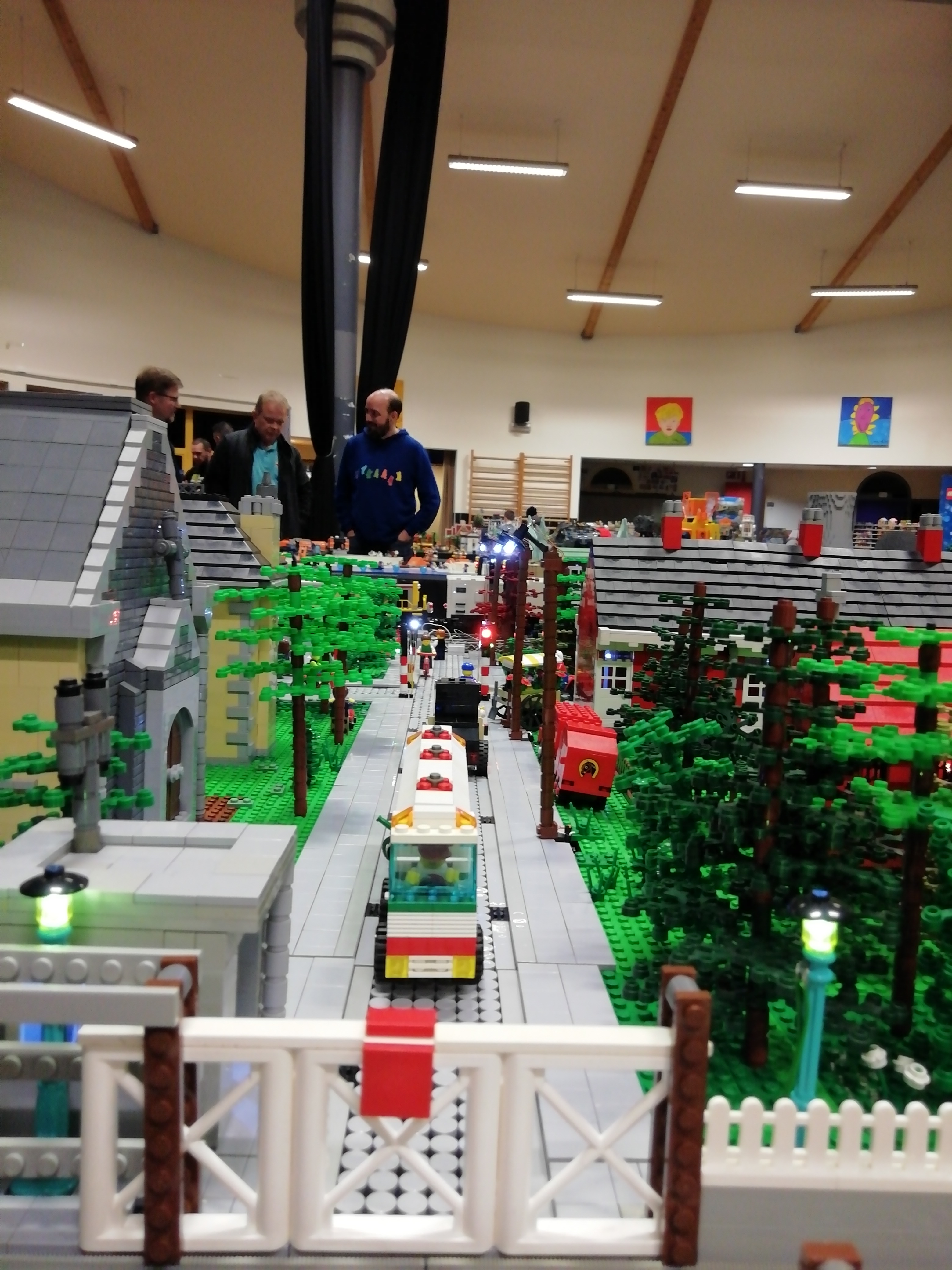 ltcc_trein_lay_out_tielt_2020_straat_overweg_achteraan.jpg