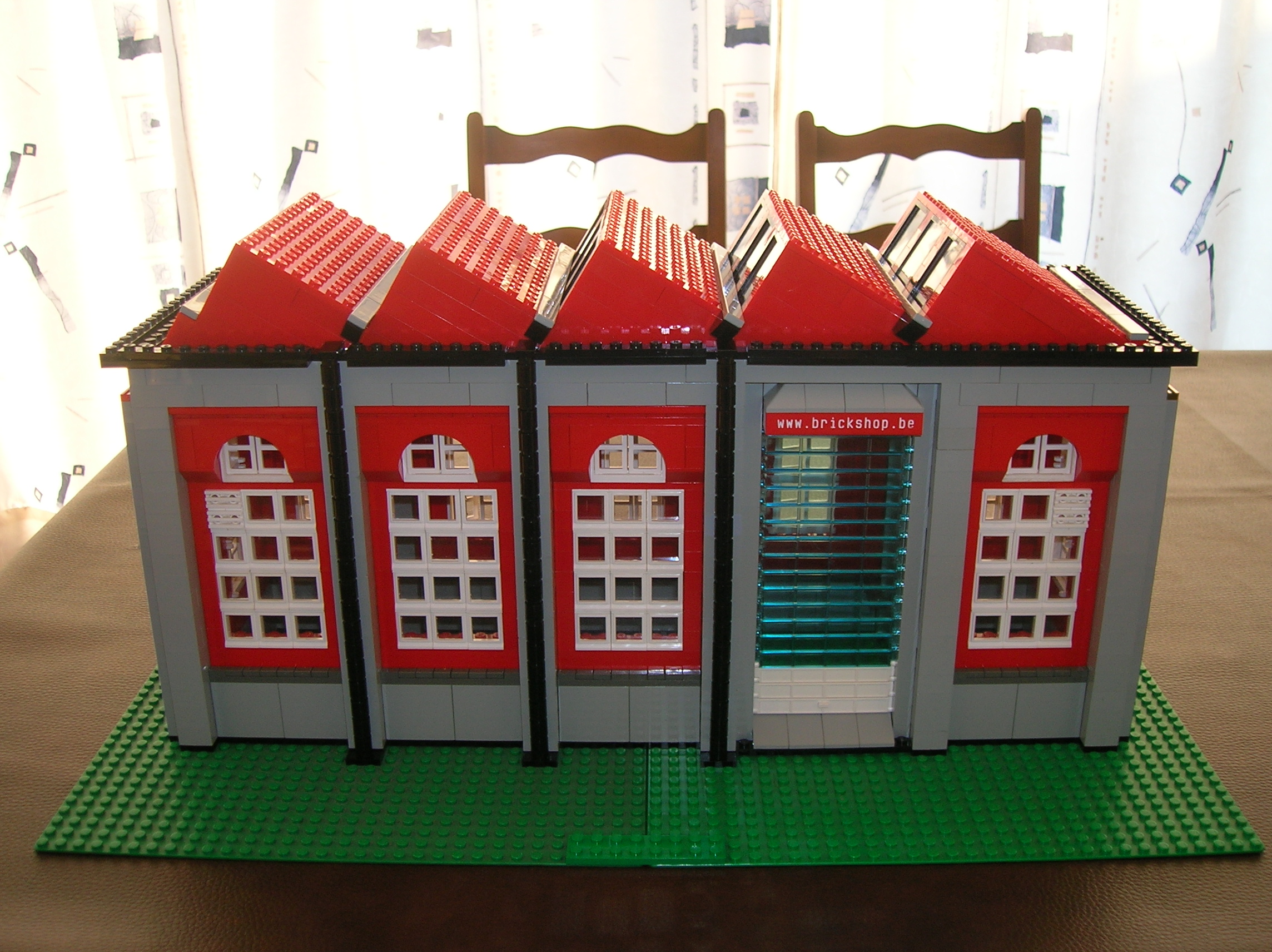 moc_de_fabriekshal_2007_front.jpg