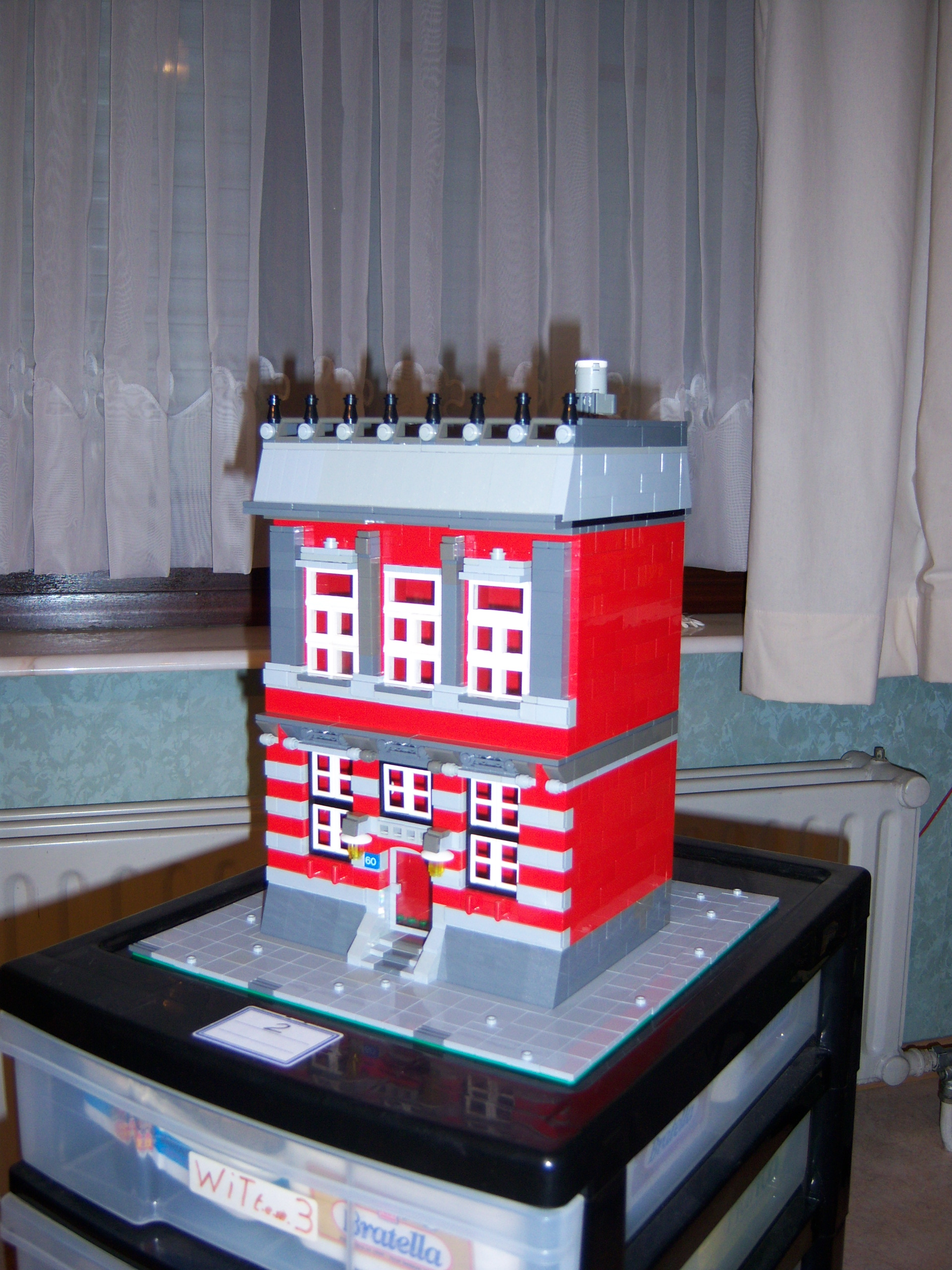 red_house_with_light_grey_roof.jpg