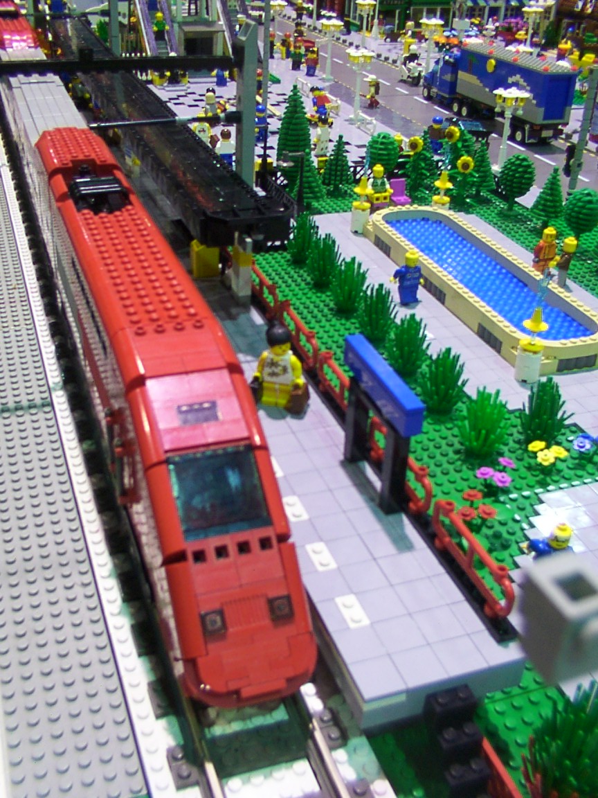 001_arrival_at_legoworld.jpg
