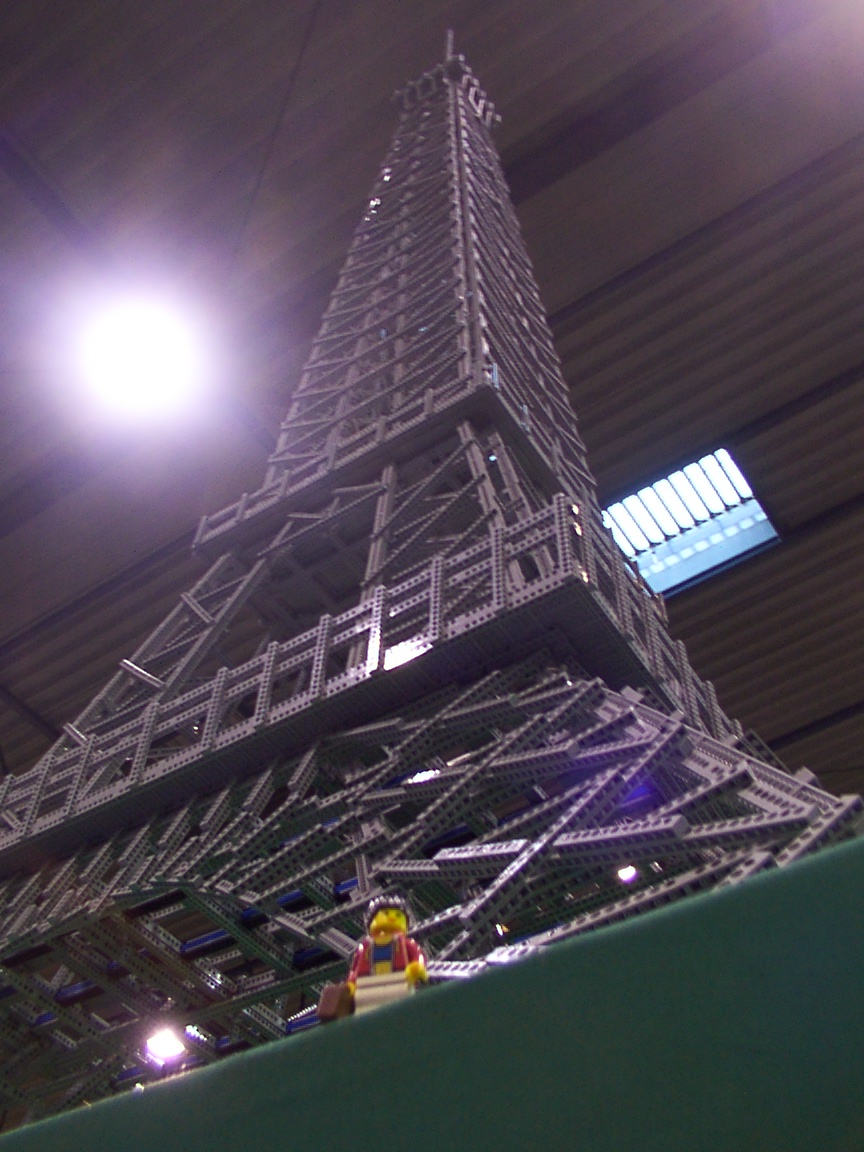 046_below_the_eiffel-tower.jpg