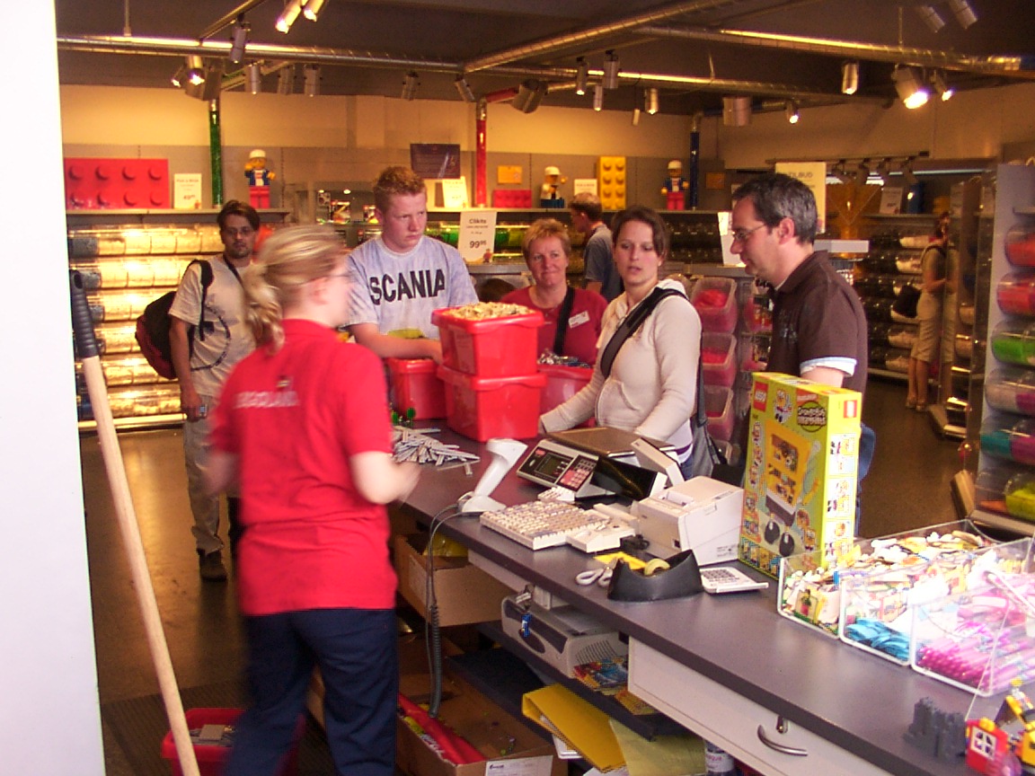 020_shop.jpg
