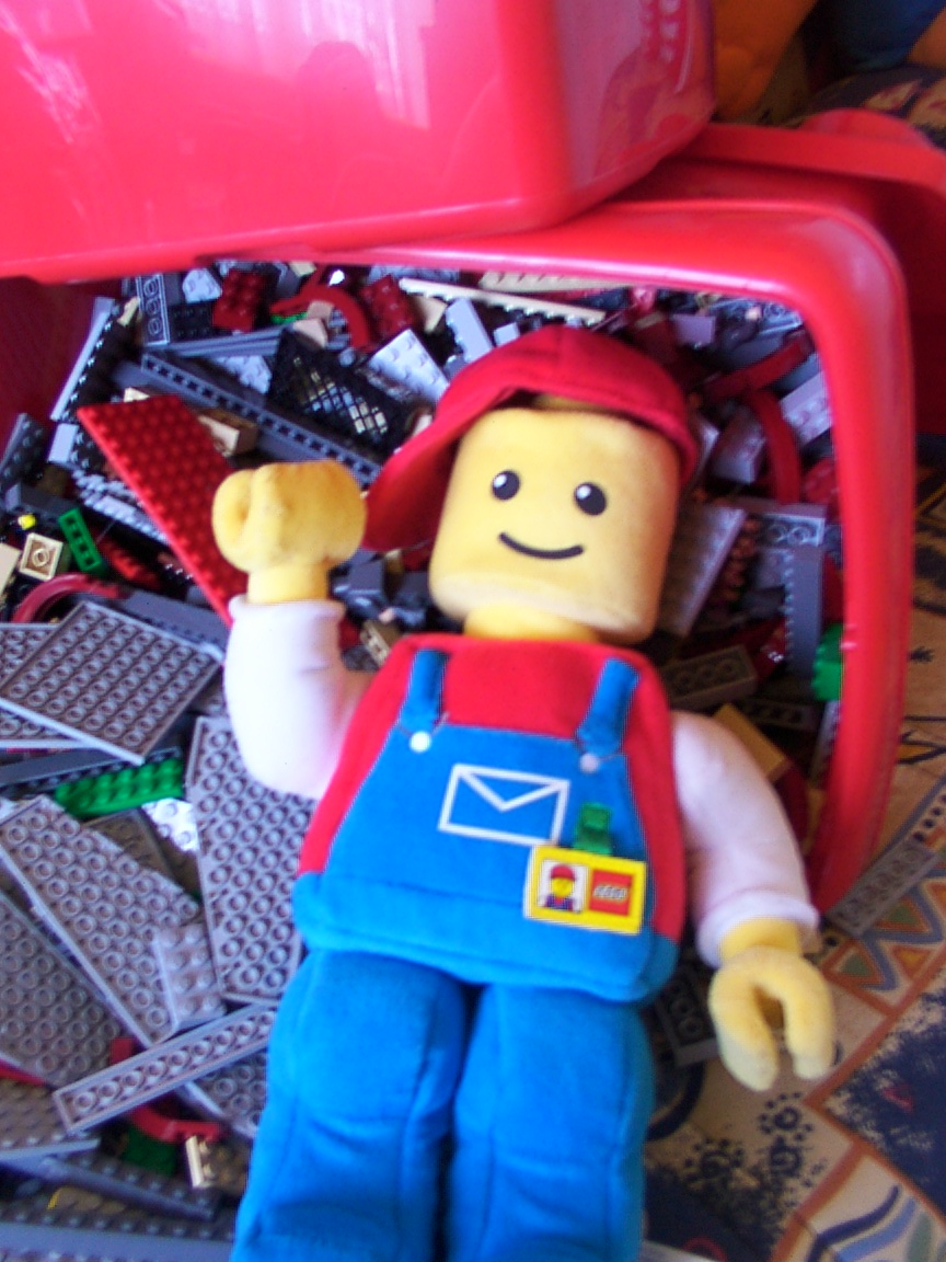 002_stuffed_minifig.jpg