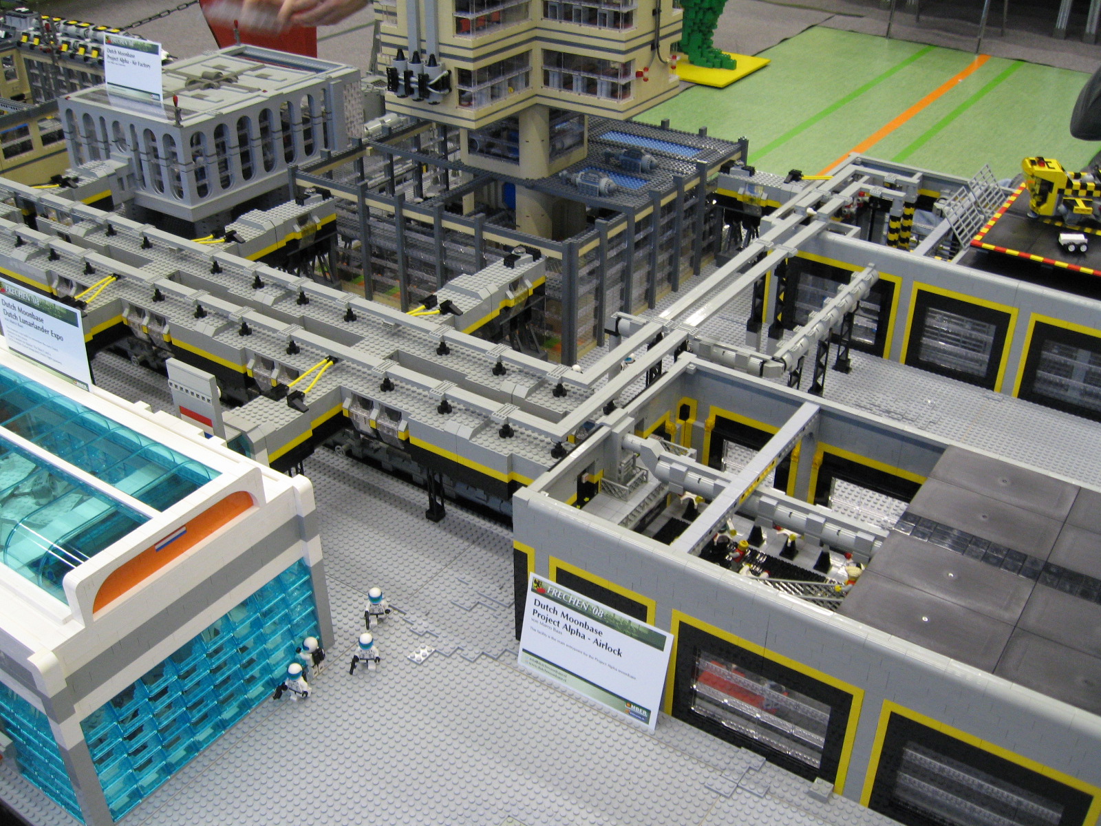 108_dutch_moonbase.jpg