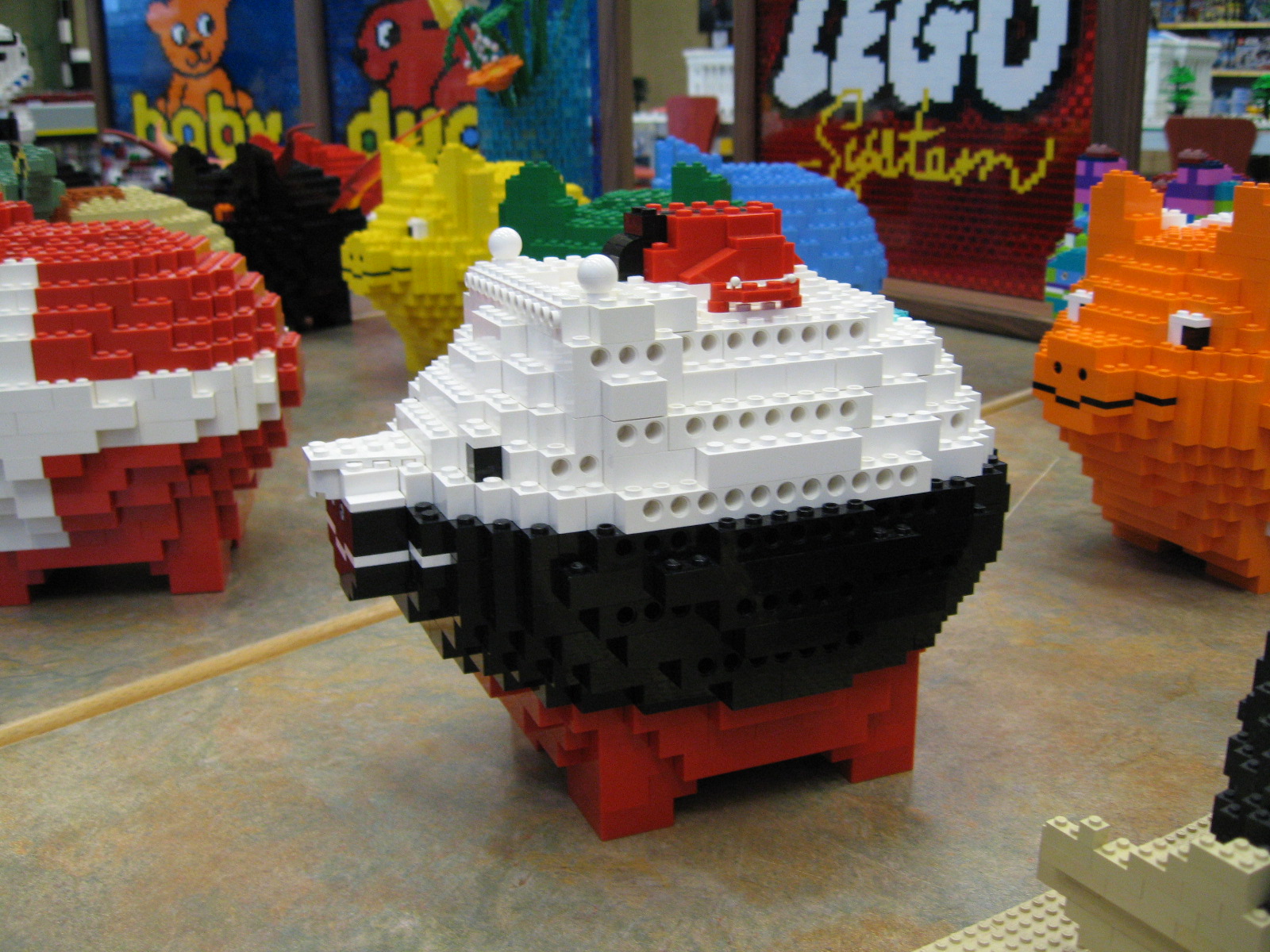 112_piggy_bank_queen_mary.jpg