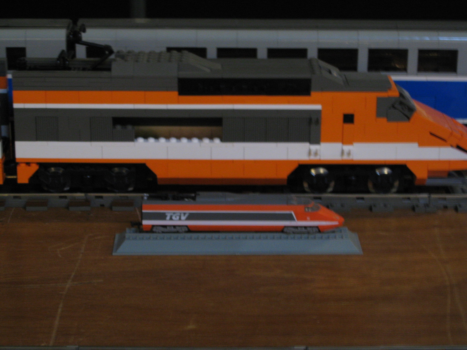 055_tgv_in_n-scale_and_lego.jpg