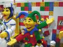 074-jester-doing-tricks-with-beerglasses.jpg