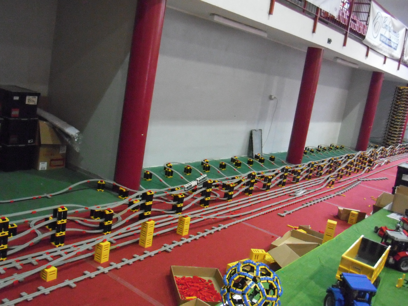 054-monorail_under_construction.jpg