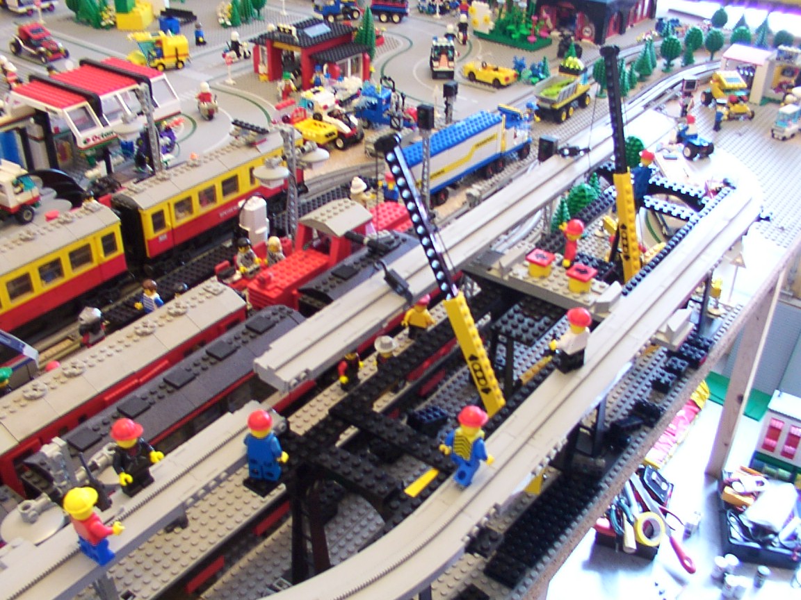 the_new_monorailstation_under_construction.001.jpg