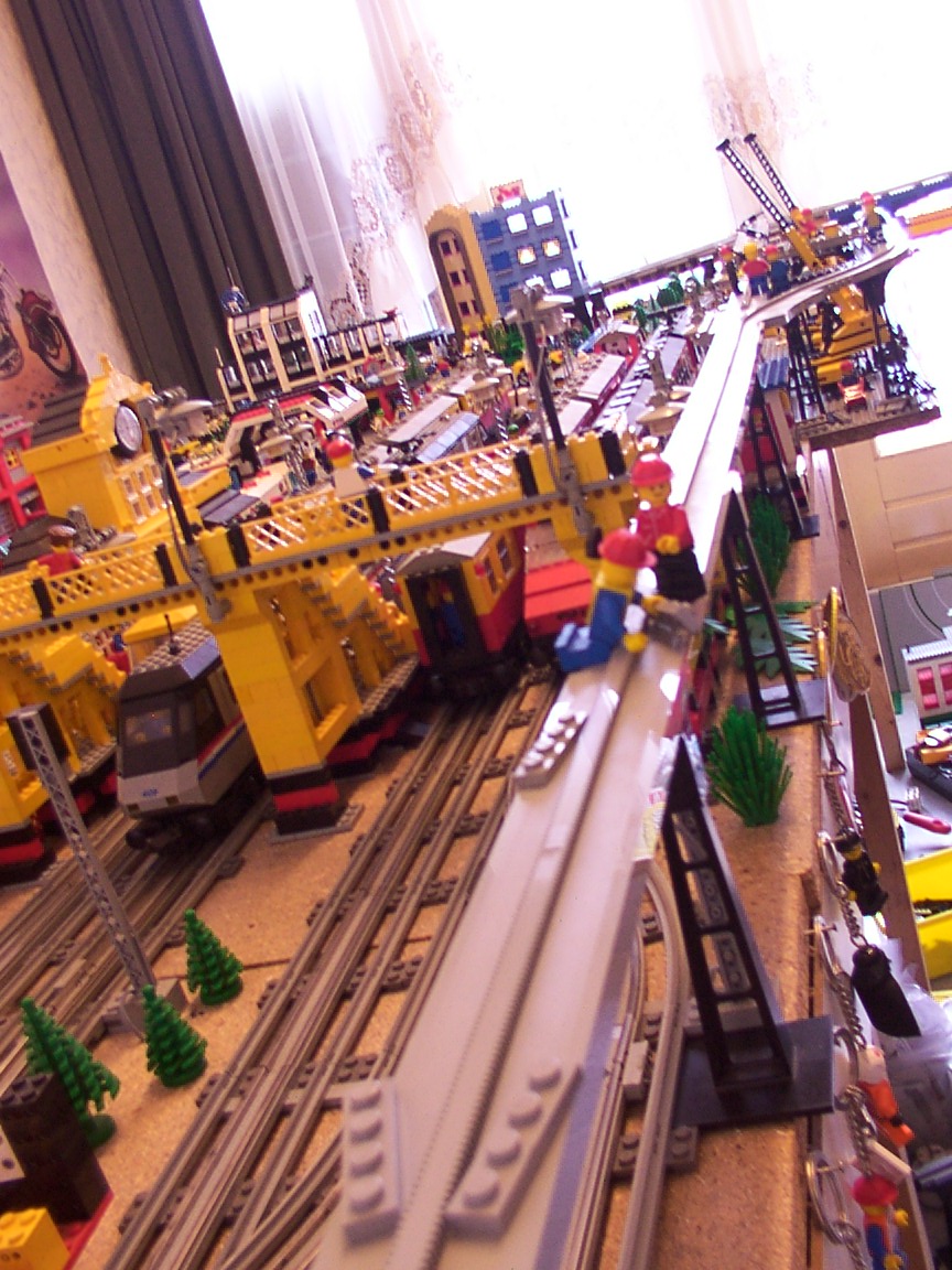 the_new_monorailstation_under_construction.003.jpg