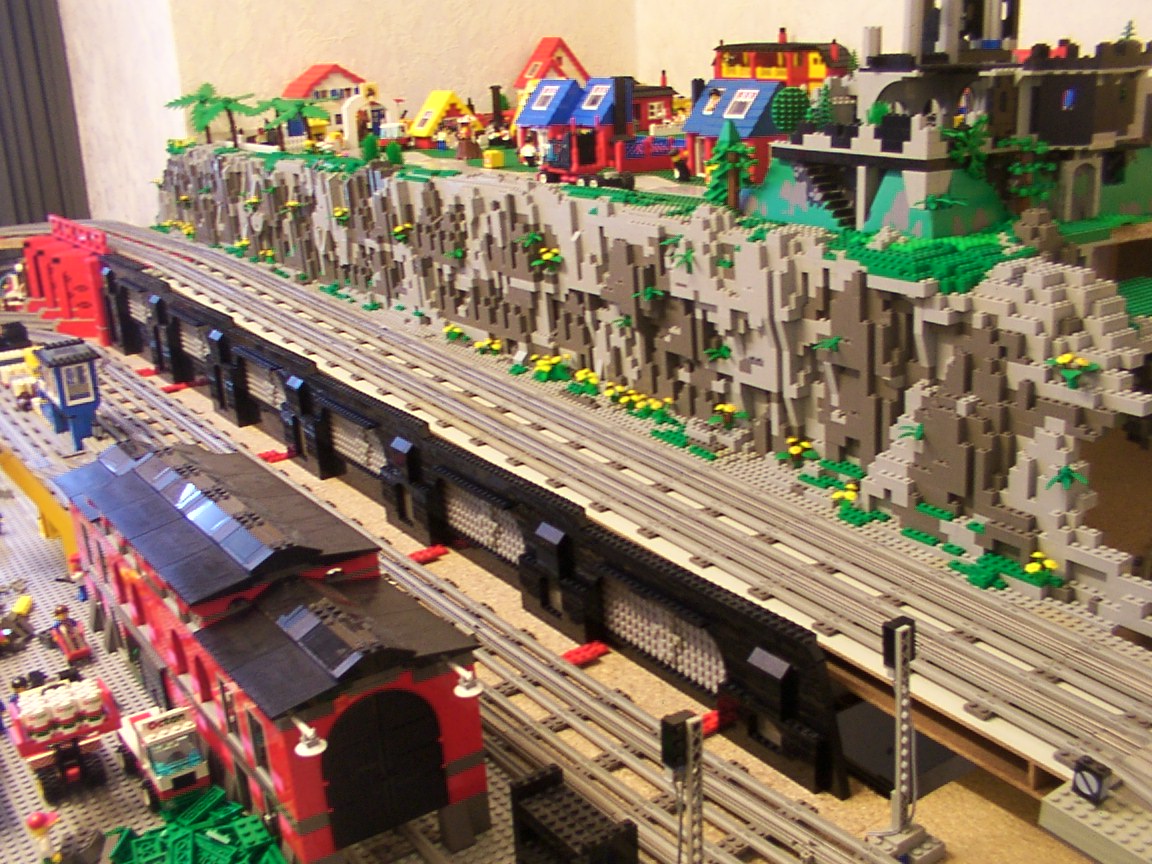 mountain_and_wall_in_progress_05.jpg