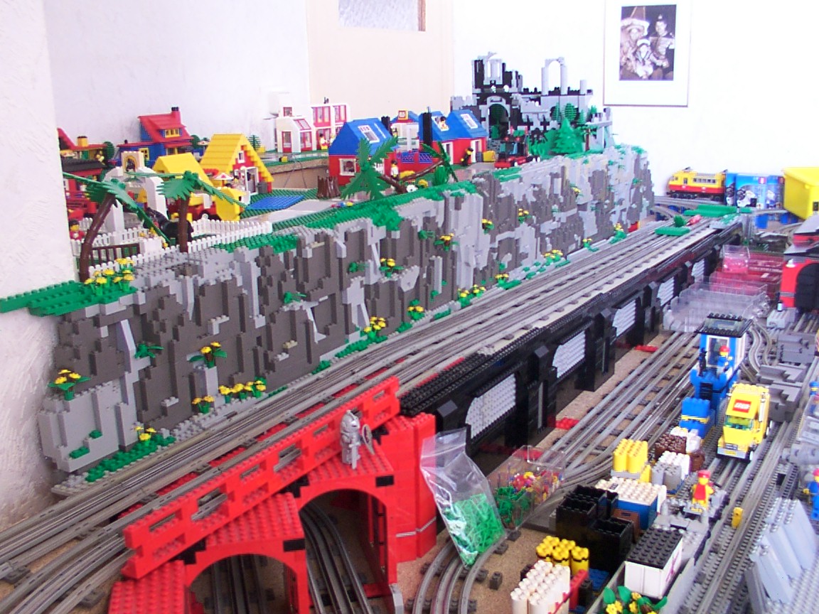 mountain_and_wall_in_progress_07.jpg