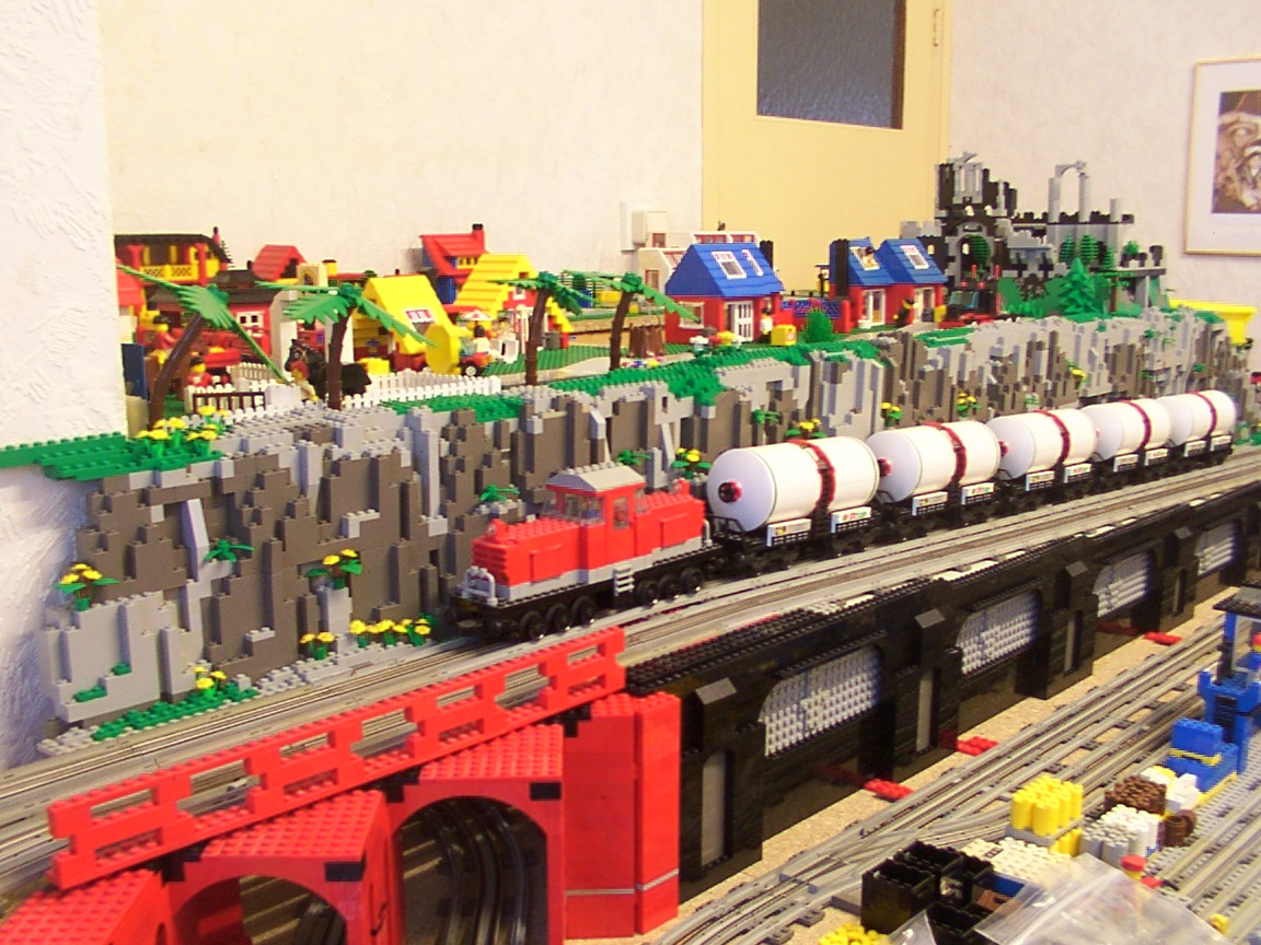mountain_and_wall_in_progress_08.jpg