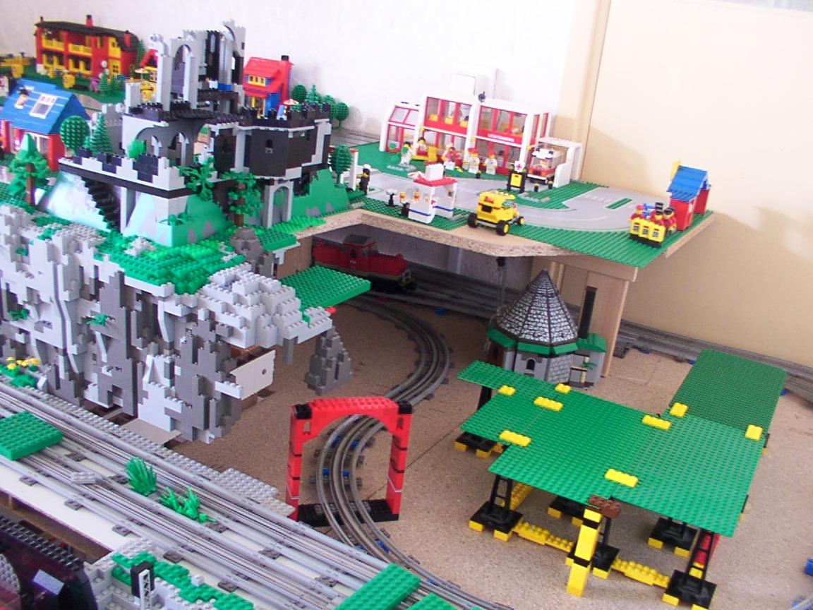 mountain_and_wall_in_progress_09.jpg