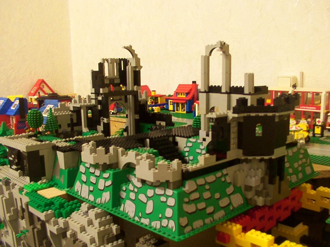 mountain_and_wall_in_progress_16.jpg