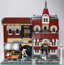 10182-03-brickjournal7_35_1.jpg