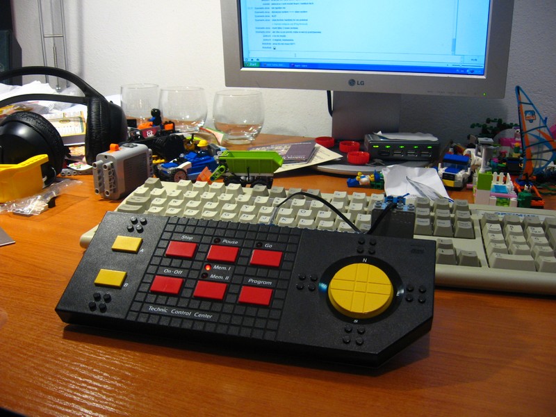 my_desk_12.07.2012.jpg