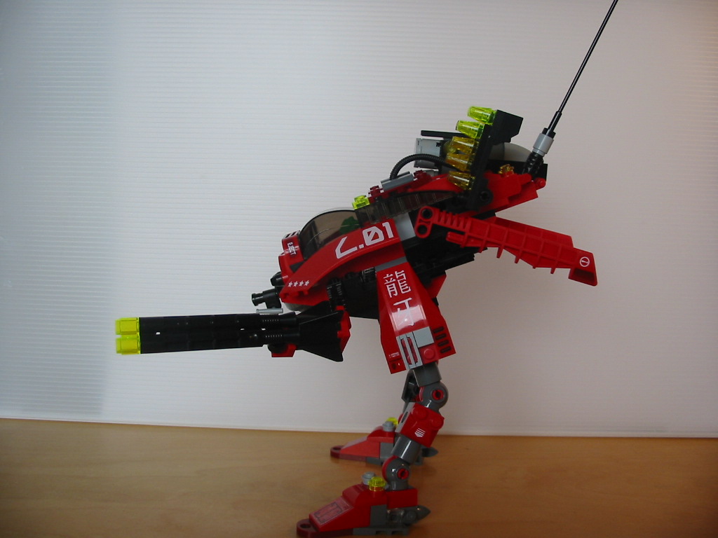red_walker_01_lato.jpg