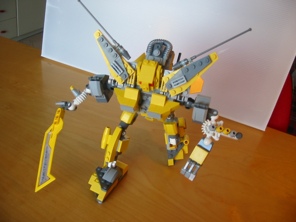 yellow__wasp_01_running.jpg