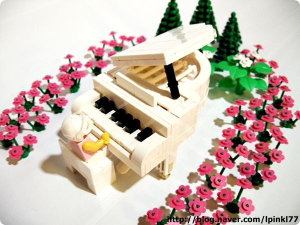 pinkbrick_grandpiano_002.jpg