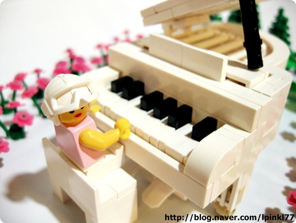 pinkbrick_grandpiano_003.jpg