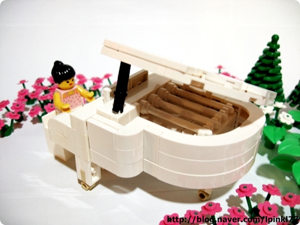 pinkbrick_grandpiano_006.jpg