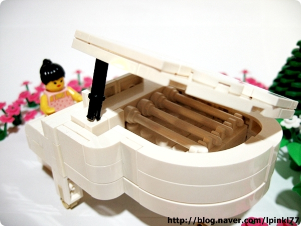 pinkbrick_grandpiano_007.jpg