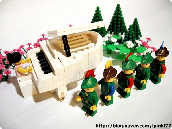 pinkbrick_grandpiano_008.jpg