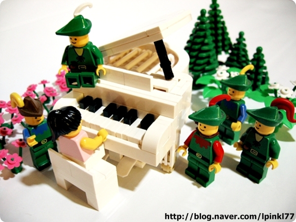pinkbrick_grandpiano_011.jpg