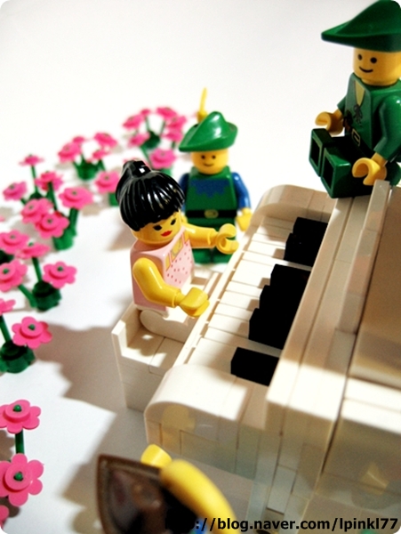 pinkbrick_grandpiano_014.jpg