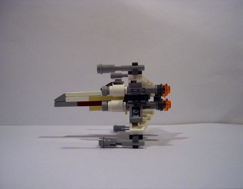 11.mini_x-wing_w_pelnej_krasie.jpg