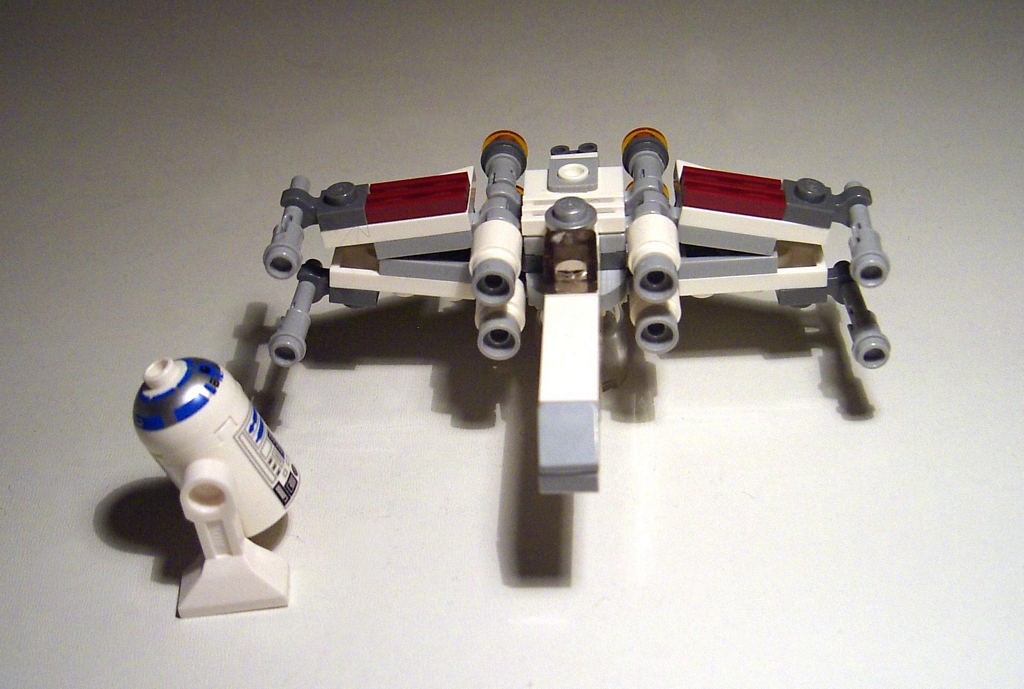 18.mini_x-wing_i_r2.jpg