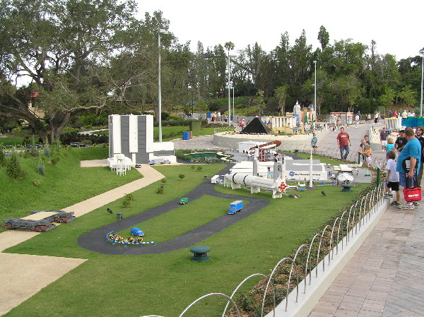miniland-003.jpg