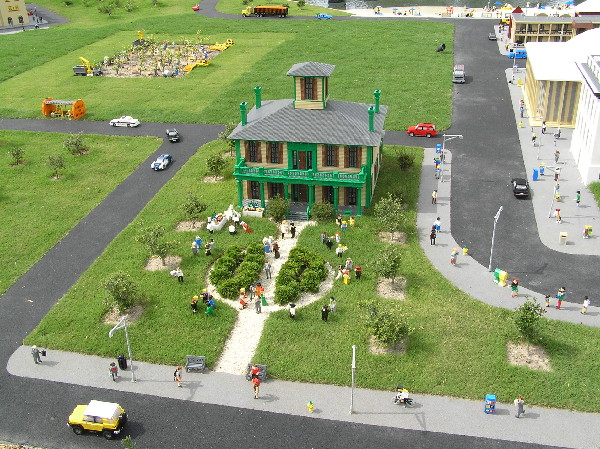 miniland-689.jpg